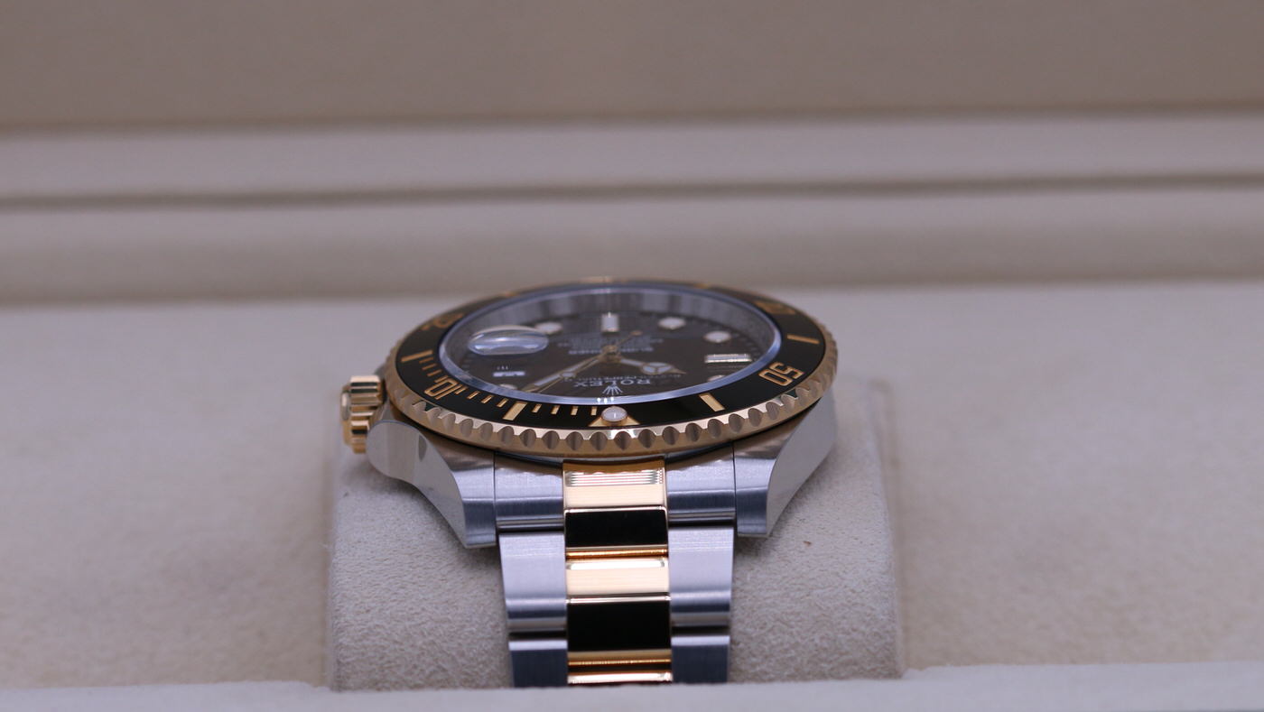 2022 Rolex Submariner Date 41mm Ceramic Two-Tone Gold Black Watch 1266