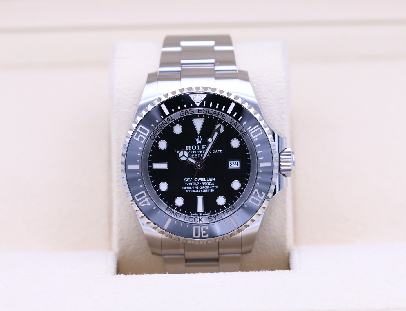 Rolex DeepSea Sea-Dweller 126660 Black Dial – 2022 Box & Papers ...