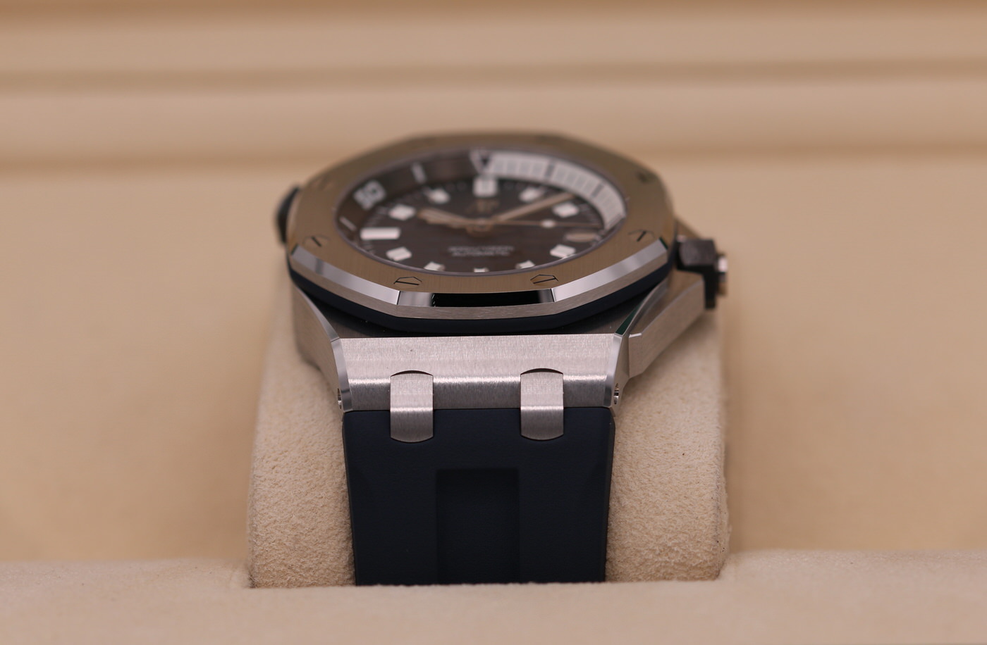 【A O】 Audemars Piguet Royal Oak Offshore Diver Blue Dial 15720ST.OO
