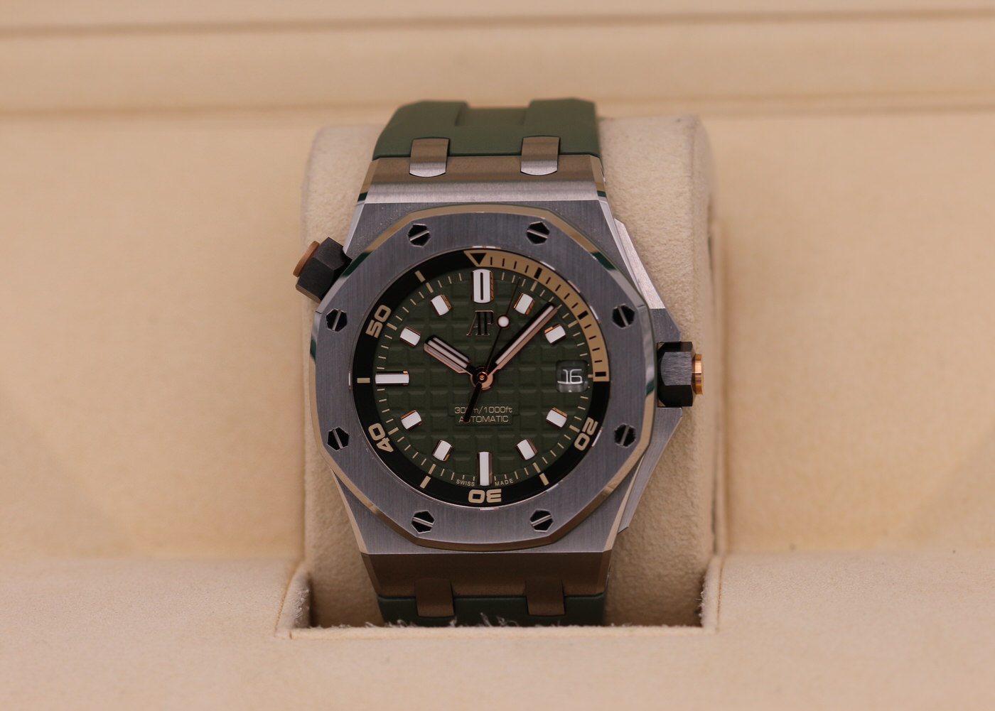 Audemars Piguet Royal Oak Offshore Diver Green Dial 15720ST.OO.A052CA ...