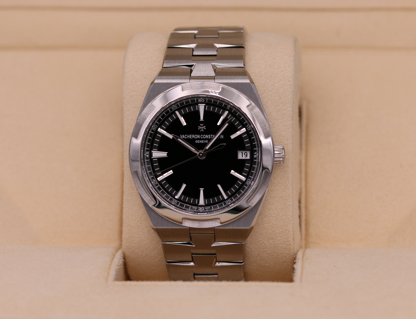 Vacheron Constantin Overseas Black Dial 4500V 110A B483 Box