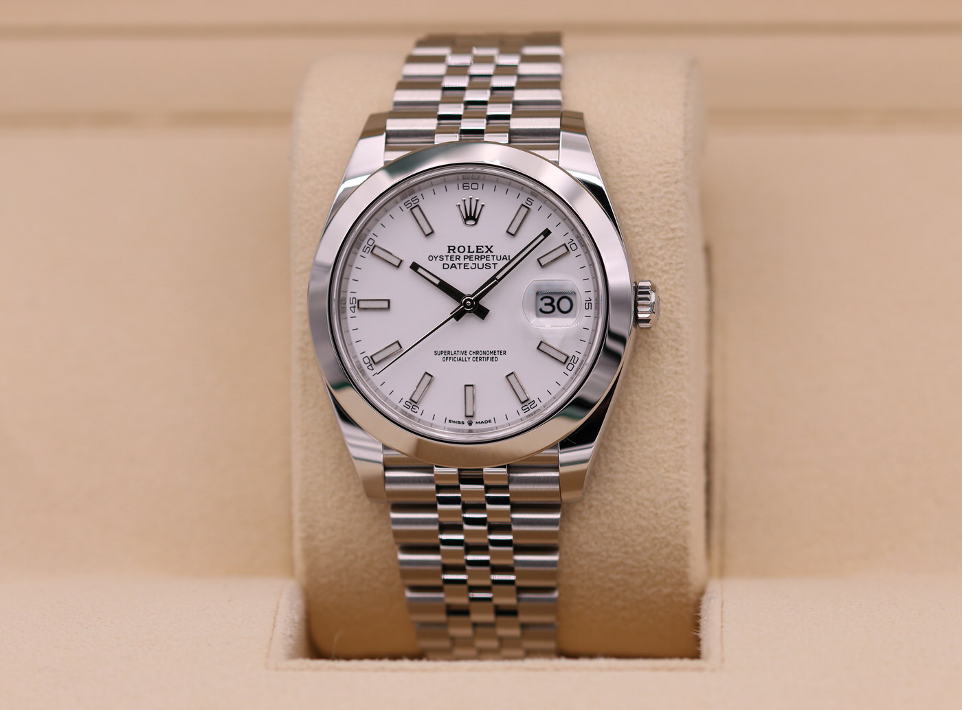 Rolex datejust 41 outlet white dial jubilee