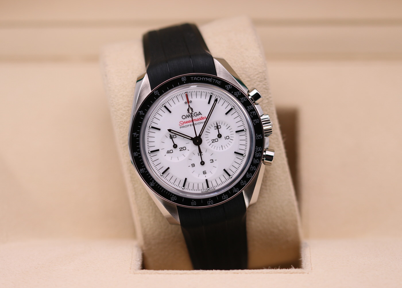 Omega Speedmaster Professional White Dial 310.32.42.50.04.001
