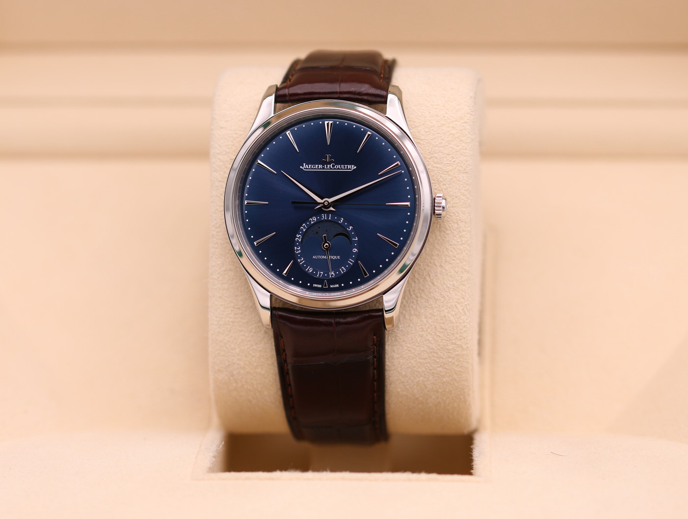 デアリヴリドガルド Jaeger-LeCoultre Master Ultra Thin Moon Blue Dial Q1368480 – 2025