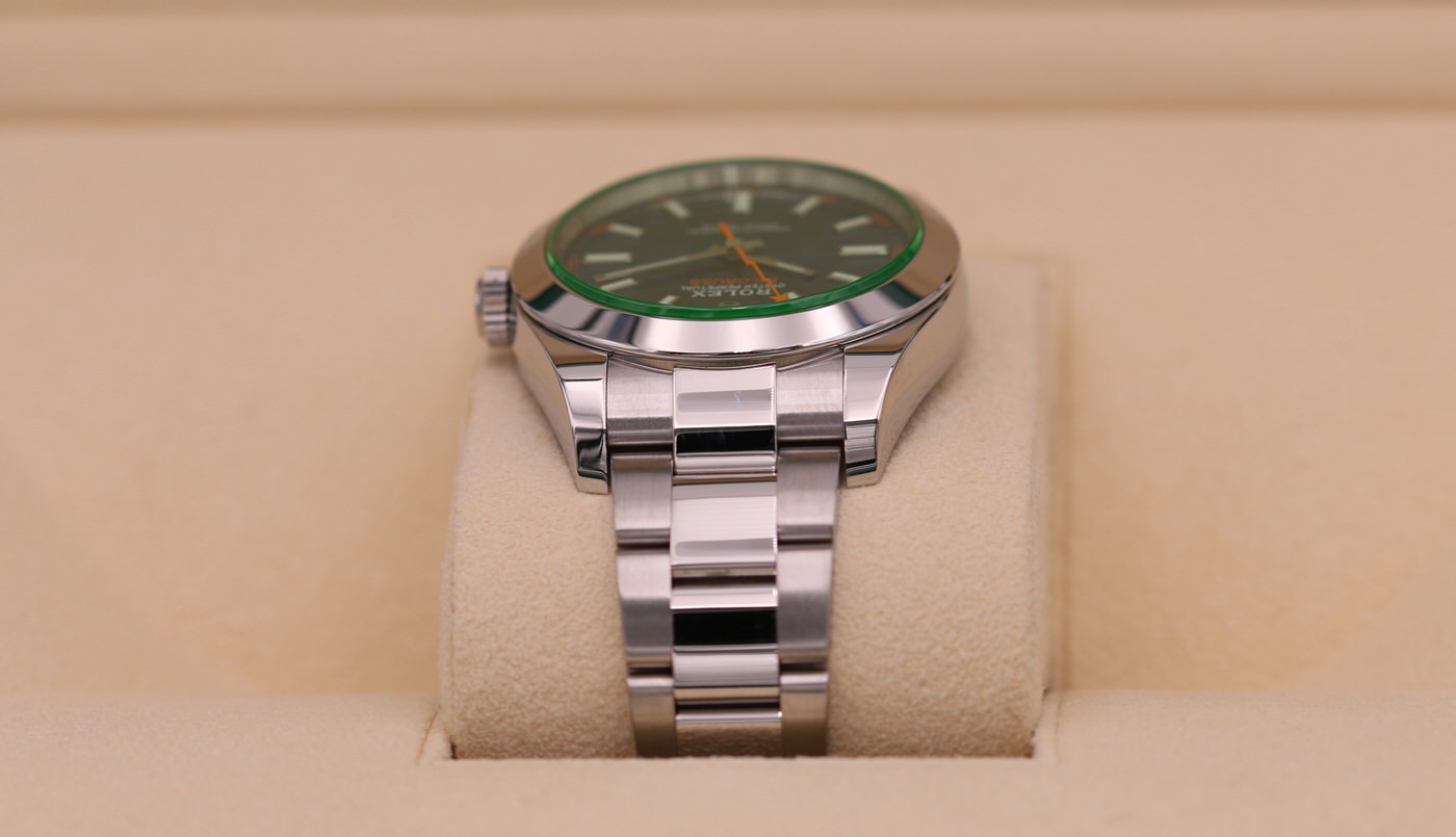 Vell① Rolex Milgauss Z-Blue Dial Green Sapphire 116400GV – 2021