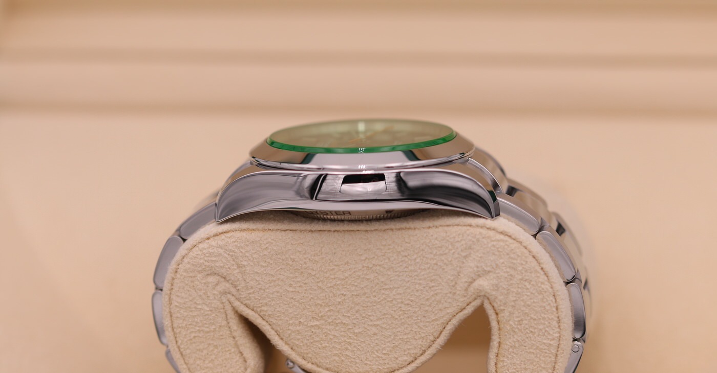 Rolex Milgauss Z-Blue Dial Green Sapphire 116400GV – 2021