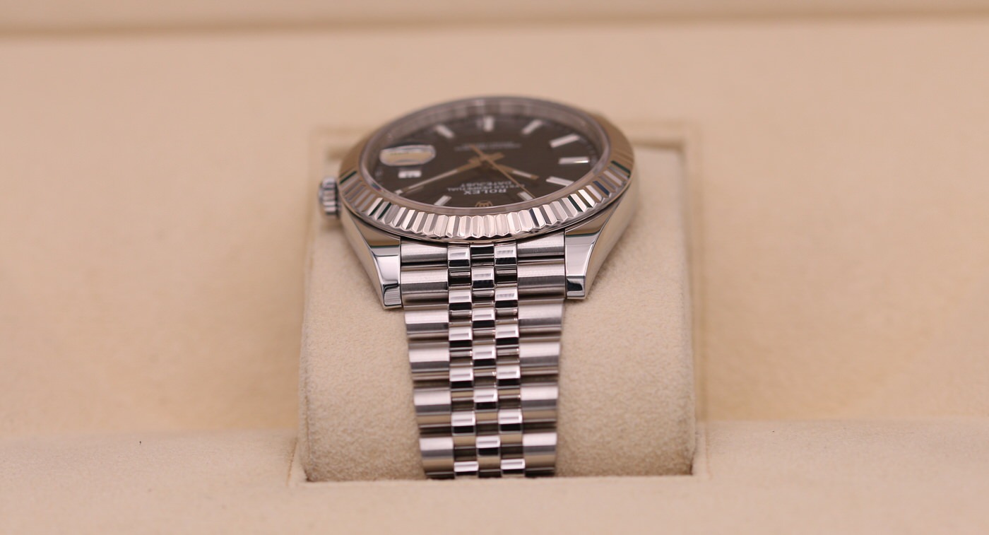 Rolex DateJust 41 Blue Motif Dial Jubilee 126334 – 2022
