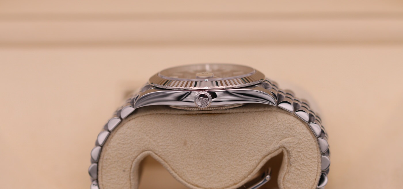 Rolex DateJust 41 Blue Motif Dial Jubilee 126334 – 2022