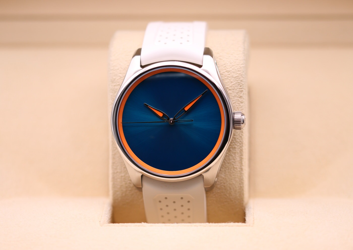 H.Moser & Cie. Pioneer Centre Seconds Spiced Aqua 3201-1202 – 2025